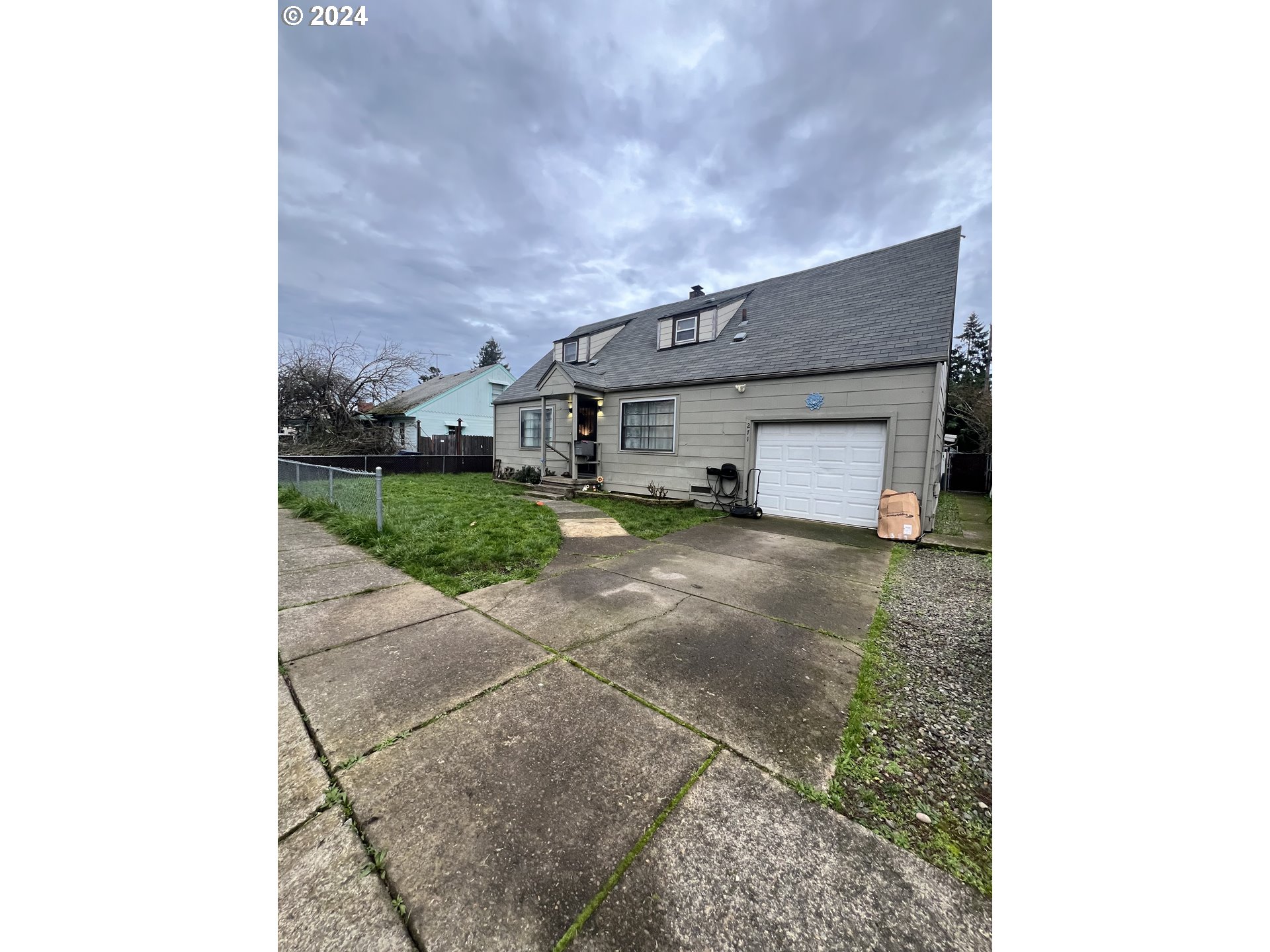 271 22nd Street Springfield, OR 97477 - Photo 1 of 28 a view of a house with a yard