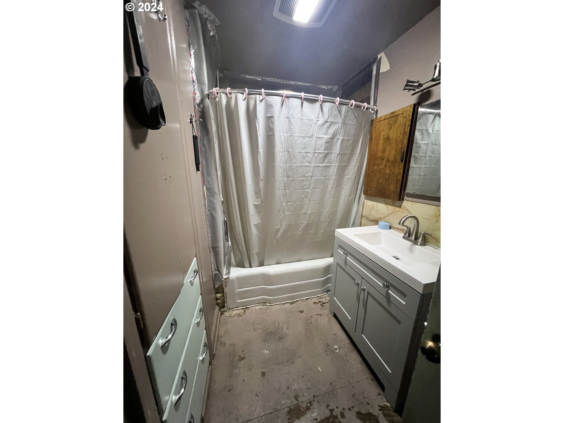 271 22nd Street Springfield, OR 97477 - Photo 11 of 28 a bathroom with a granite countertop sink toilet and shower