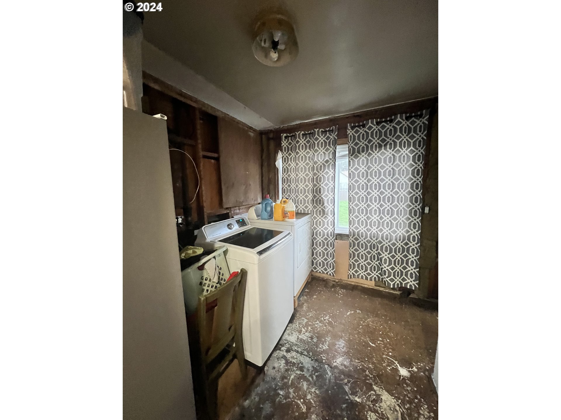 271 22nd Street Springfield, OR 97477 - Photo 12 of 28 a room with storage and utility