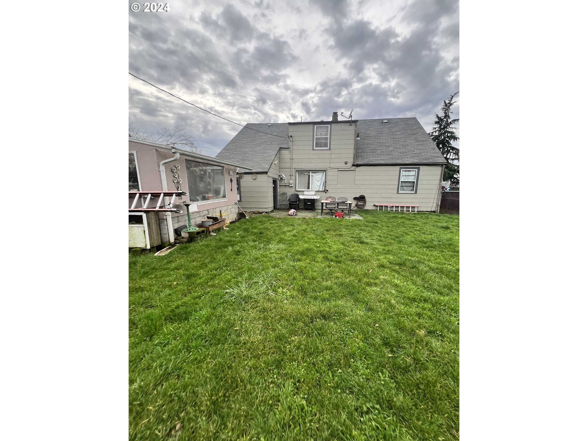 271 22nd Street Springfield, OR 97477 - Photo 21 of 28 a house view with a outdoor space