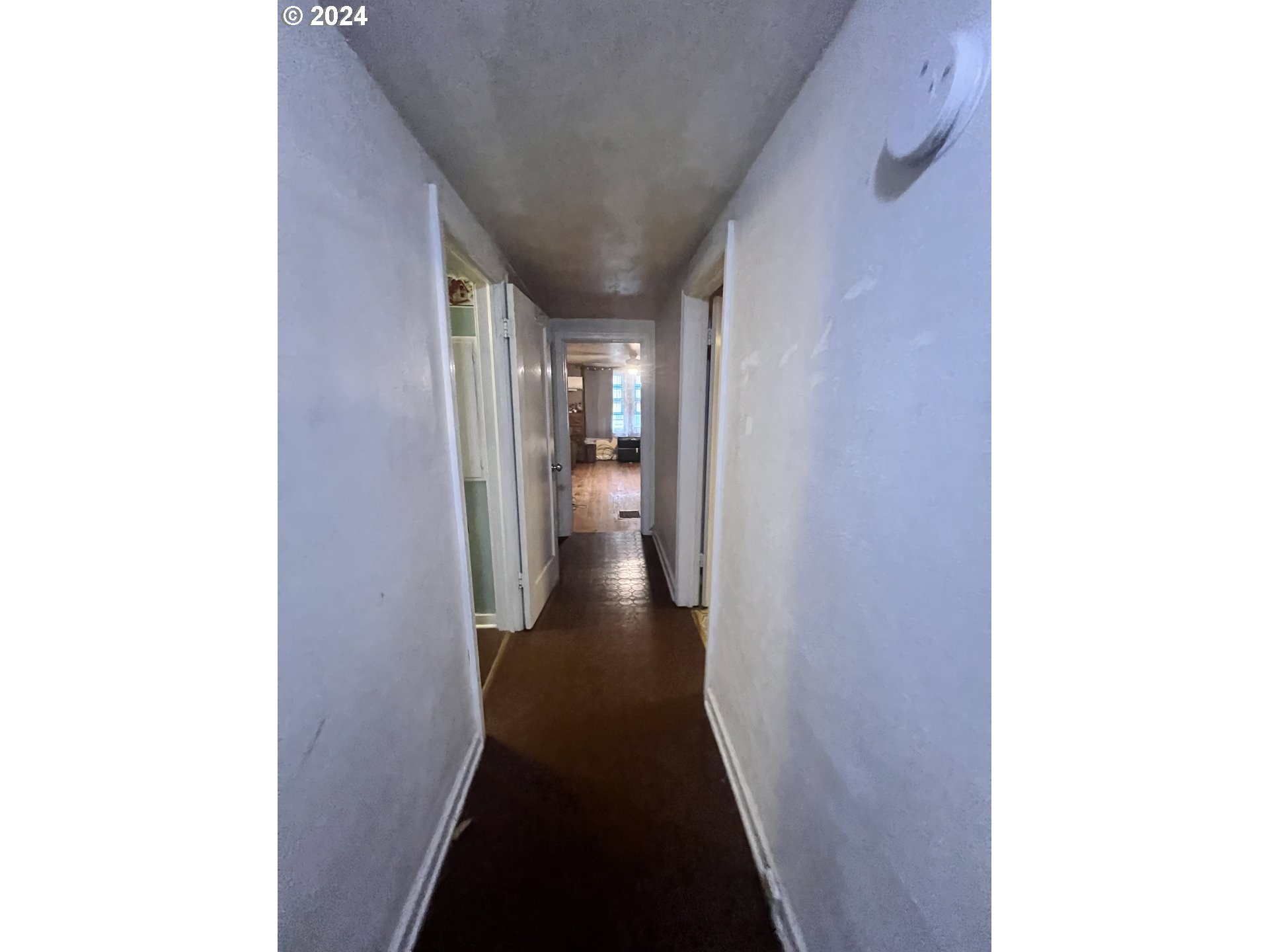 271 22nd Street Springfield, OR 97477 - Photo 23 of 28 a view of a hallway with a white walls