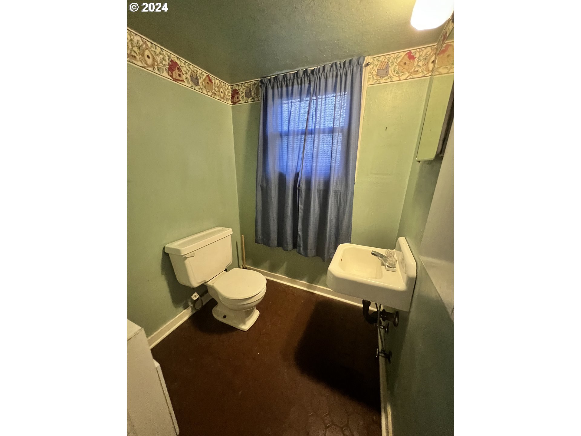 271 22nd Street Springfield, OR 97477 - Photo 24 of 28 a bathroom with a sink and a toilet