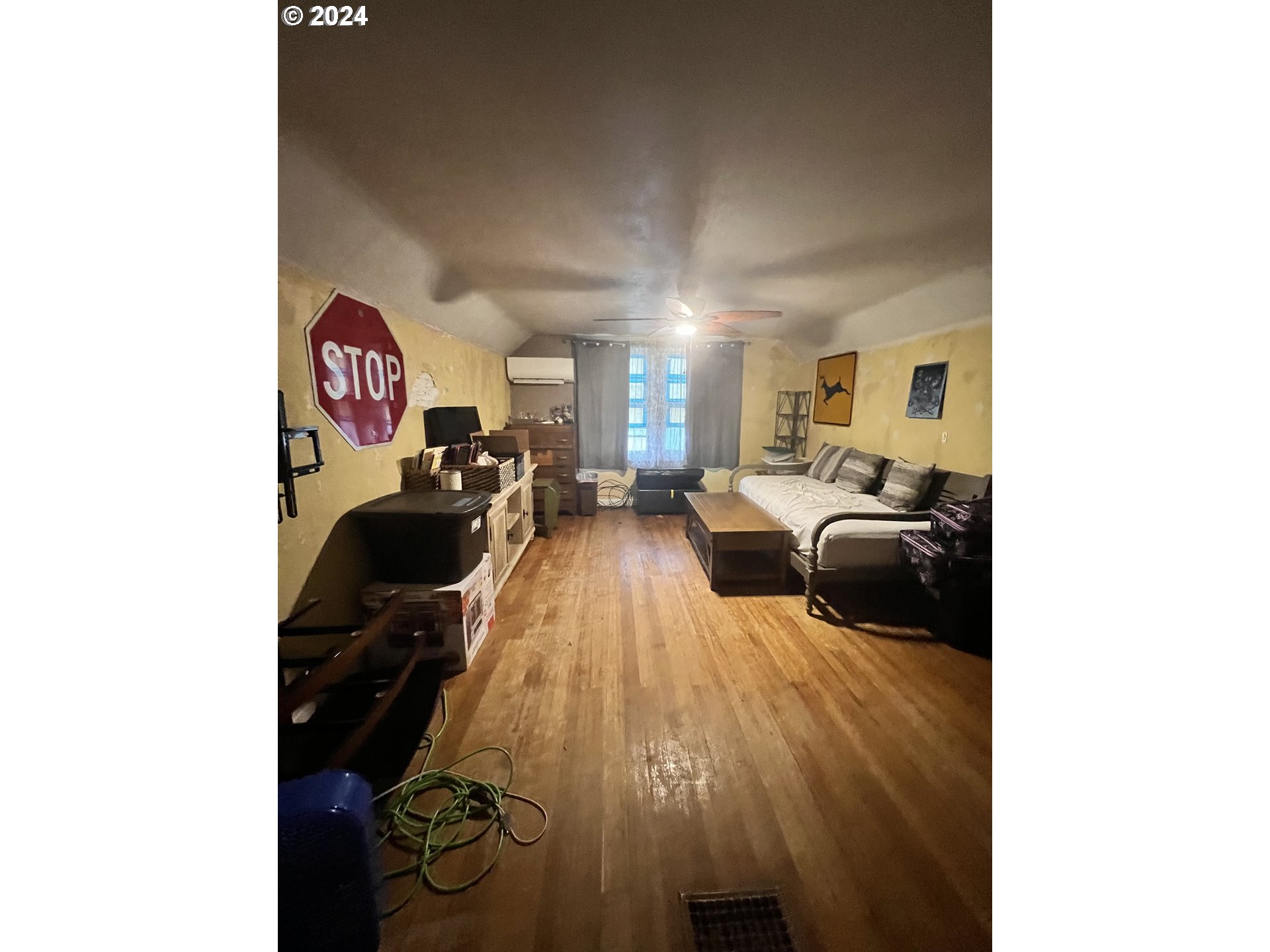 271 22nd Street Springfield, OR 97477 - Photo 26 of 28 a living room with furniture and a gym
