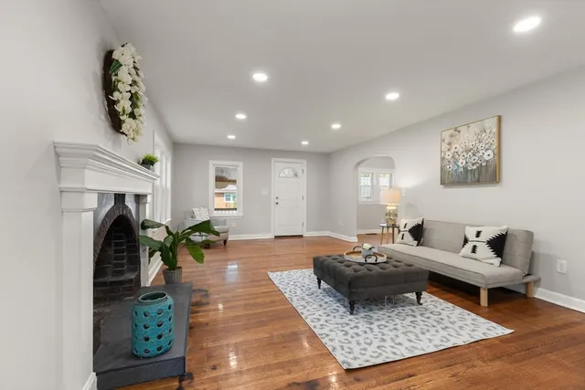 $789,500 | 129 Maple Avenue, Shrewsbury, MA 01545