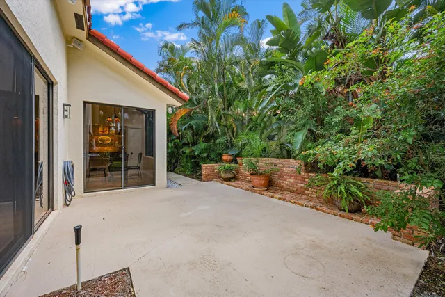 a view of a house with porch and garden