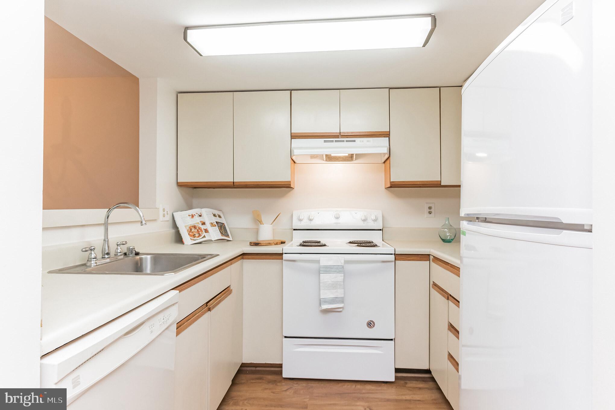 1951 Sagewood Lane, Unit 509 Reston, VA 20191 - Photo 7 of 32 Kitchen