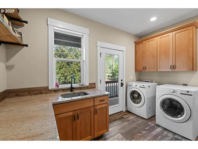 a view of a house with backyard porch and garden