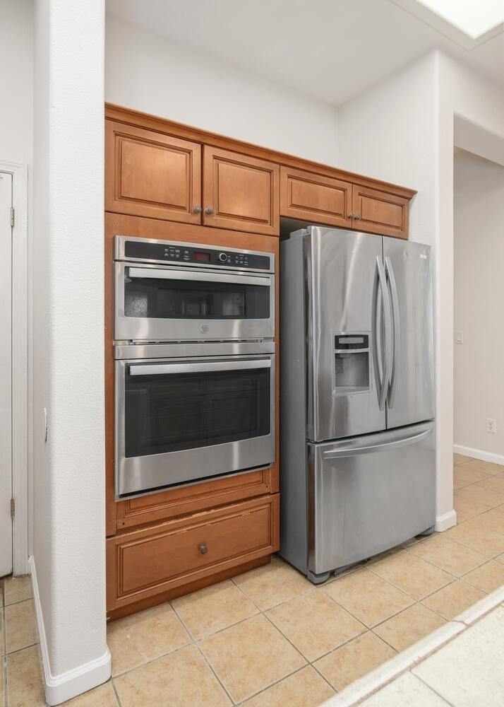 3331 Serena Avenue Clovis, CA 93619 - Photo 17 of 41 a kitchen with appliances and cabinets