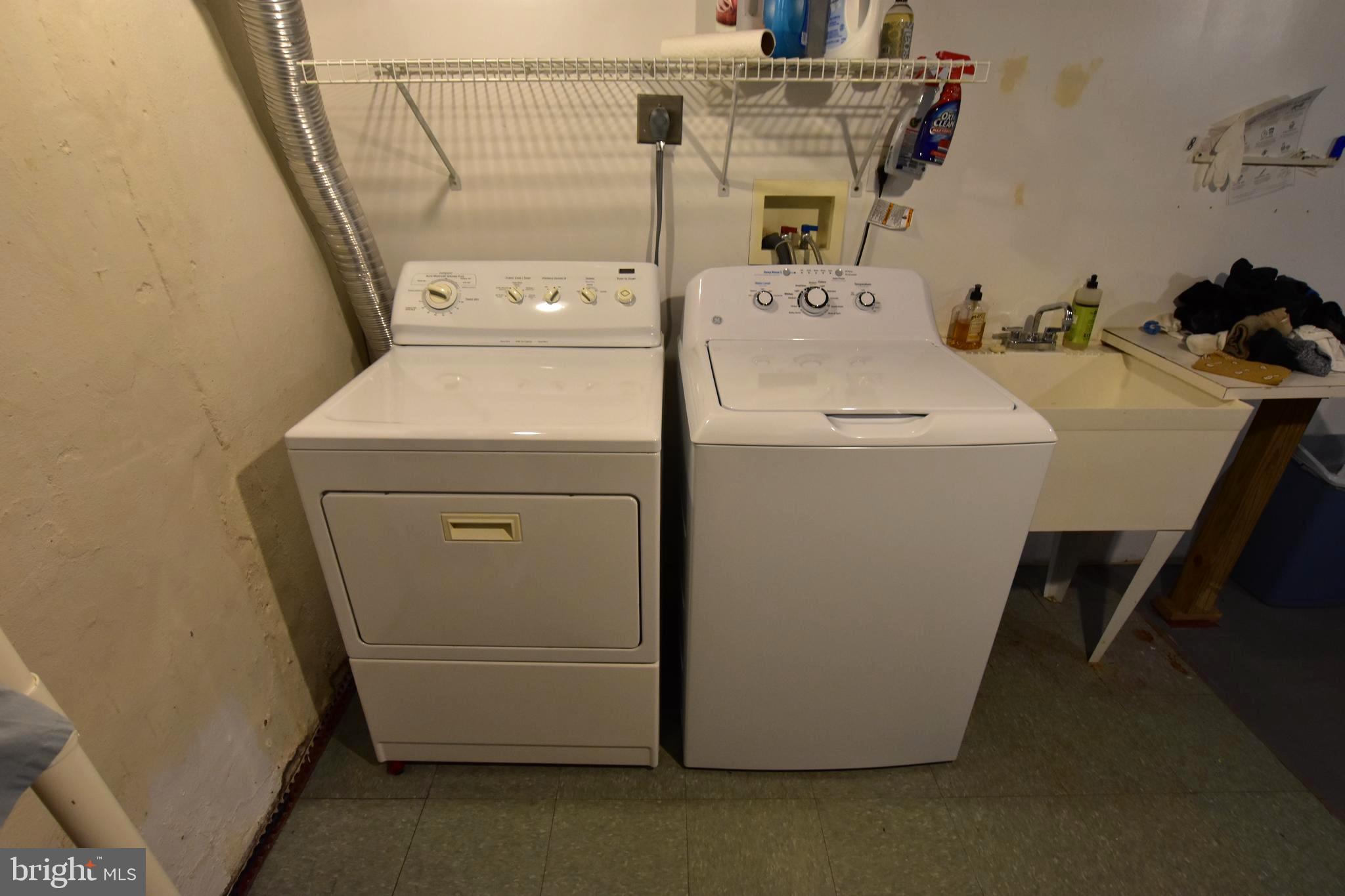 1300 Noyes Drive Silver Spring, MD 20910 - Photo 22 of 30 a utility room with dryer and washer