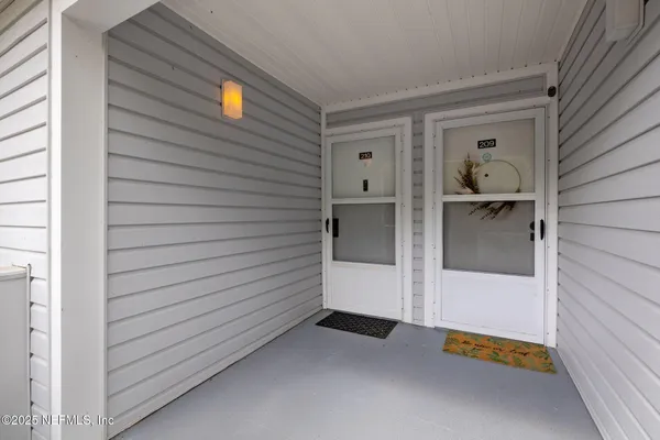 a view of an entryway of the house