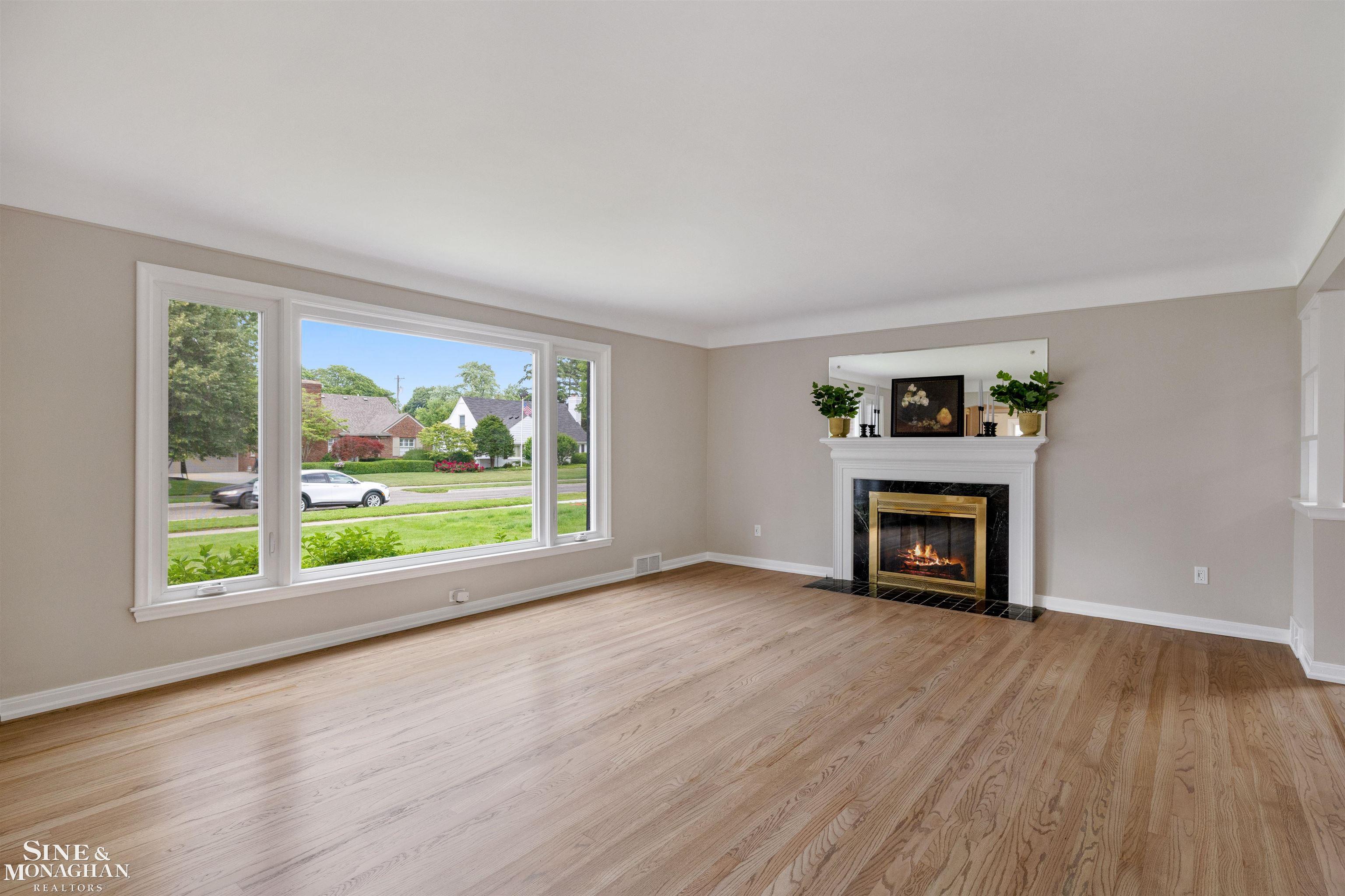 581 Hampton Road Grosse Pointe Woods, MI 48236 - Photo 7 of 60