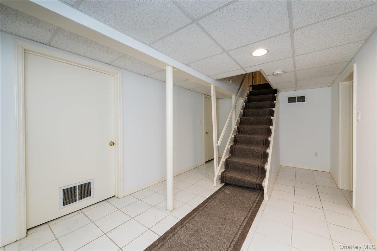 16 Lodge Road Great Neck, NY 11021 - Photo 17 of 24