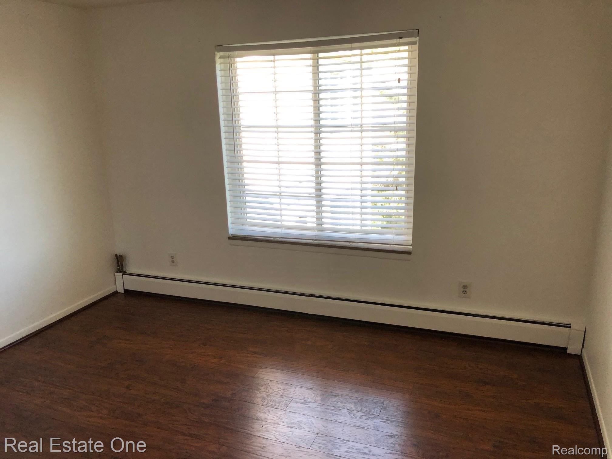 451 Miller Avenue, Unit 212 Rochester, MI 48307 - Photo 8 of 11 image8.jpeg
