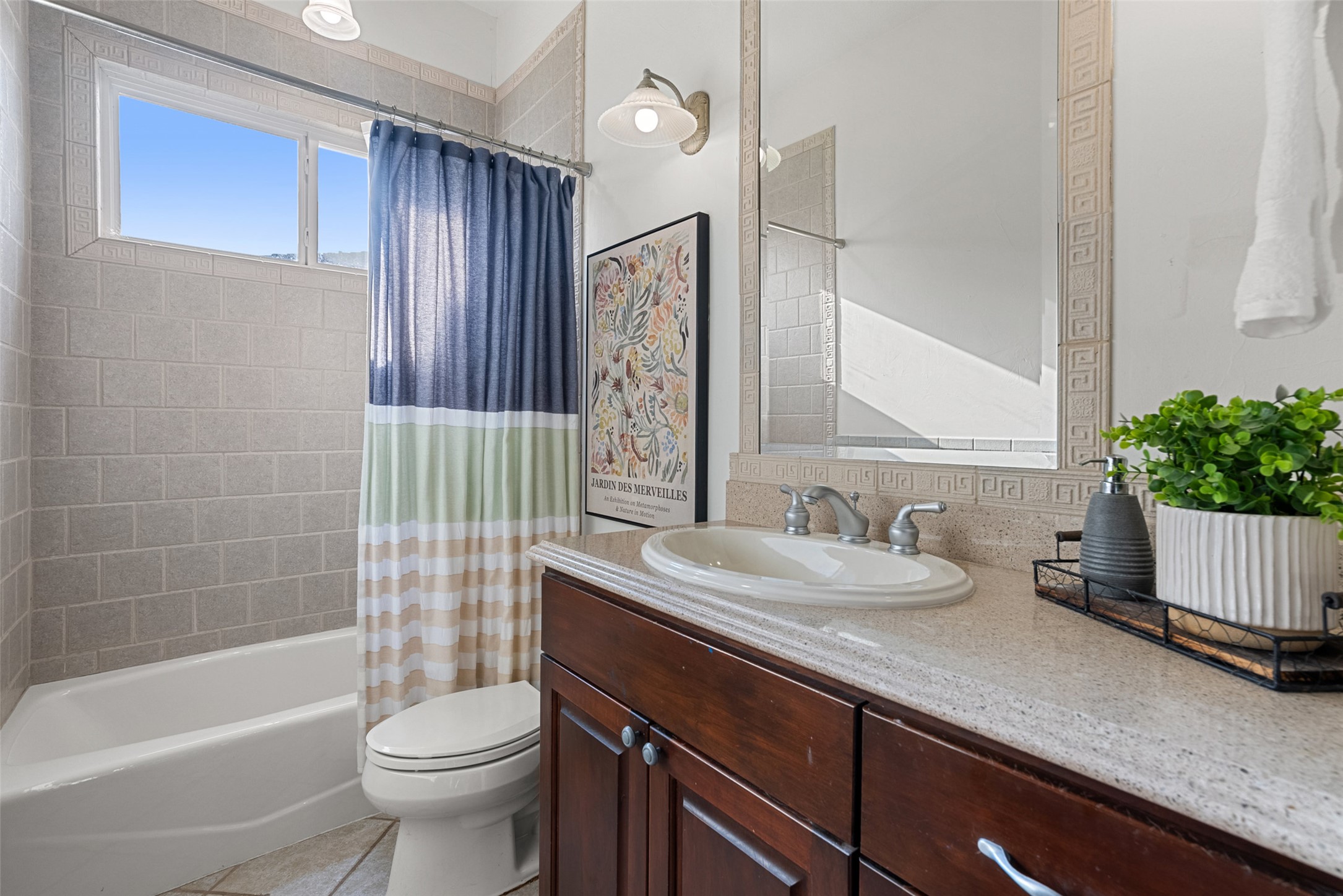 12027 Pleasant Panorama View Austin, TX 78738 - Photo 19 of 40 Bathroom, just adjacent to 2nd bedroom