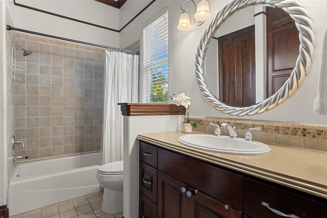 12027 Pleasant Panorama View Austin, TX 78738 - Photo 22 of 40 a bathroom with a sink a toilet and bathtub