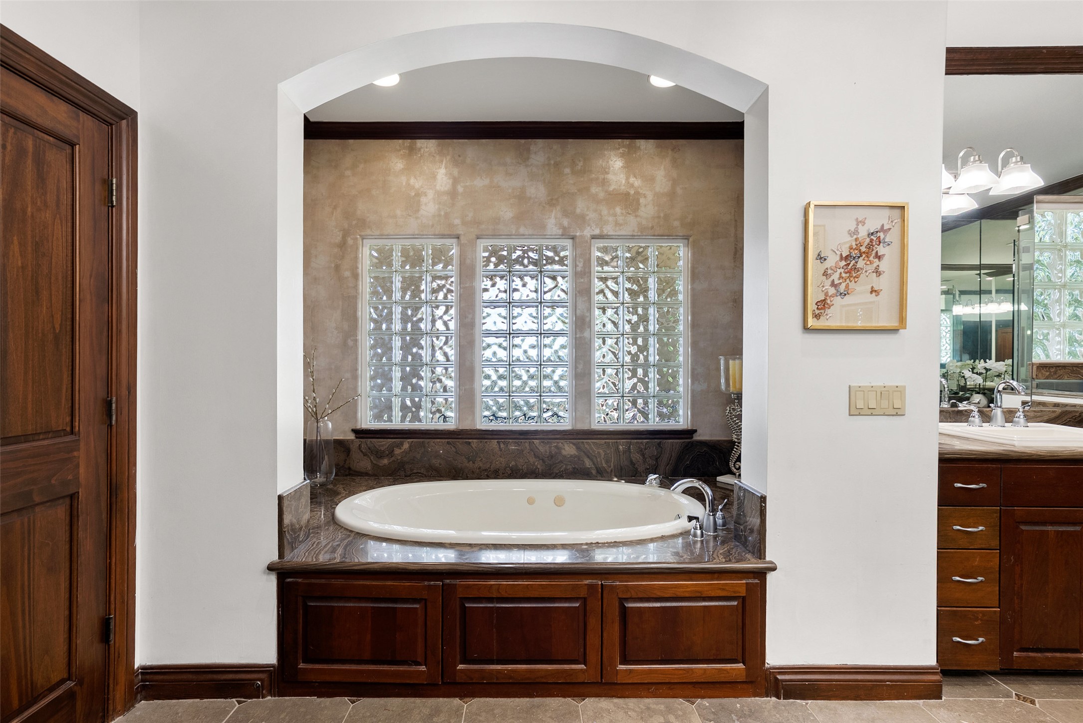 12027 Pleasant Panorama View Austin, TX 78738 - Photo 30 of 40 Jetted tub