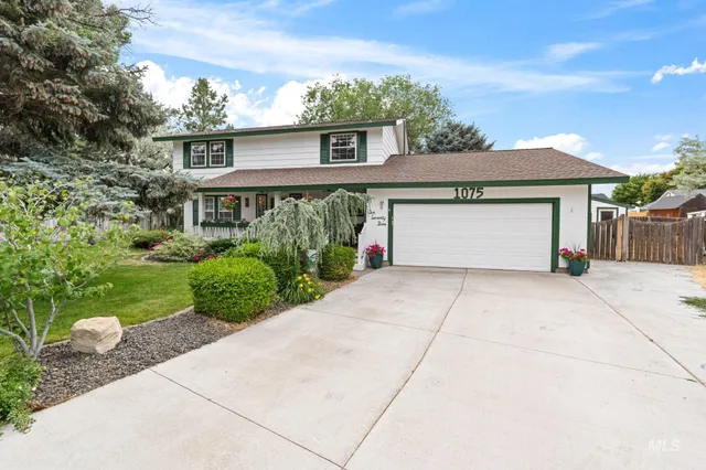 $399,900 | 1075 Teal Circle, Mountain Home, ID 83647