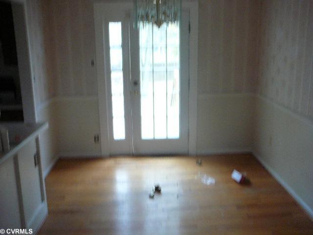 907 Rosegill Road Richmond, VA 23236 - Photo 4 of 6 Living Room