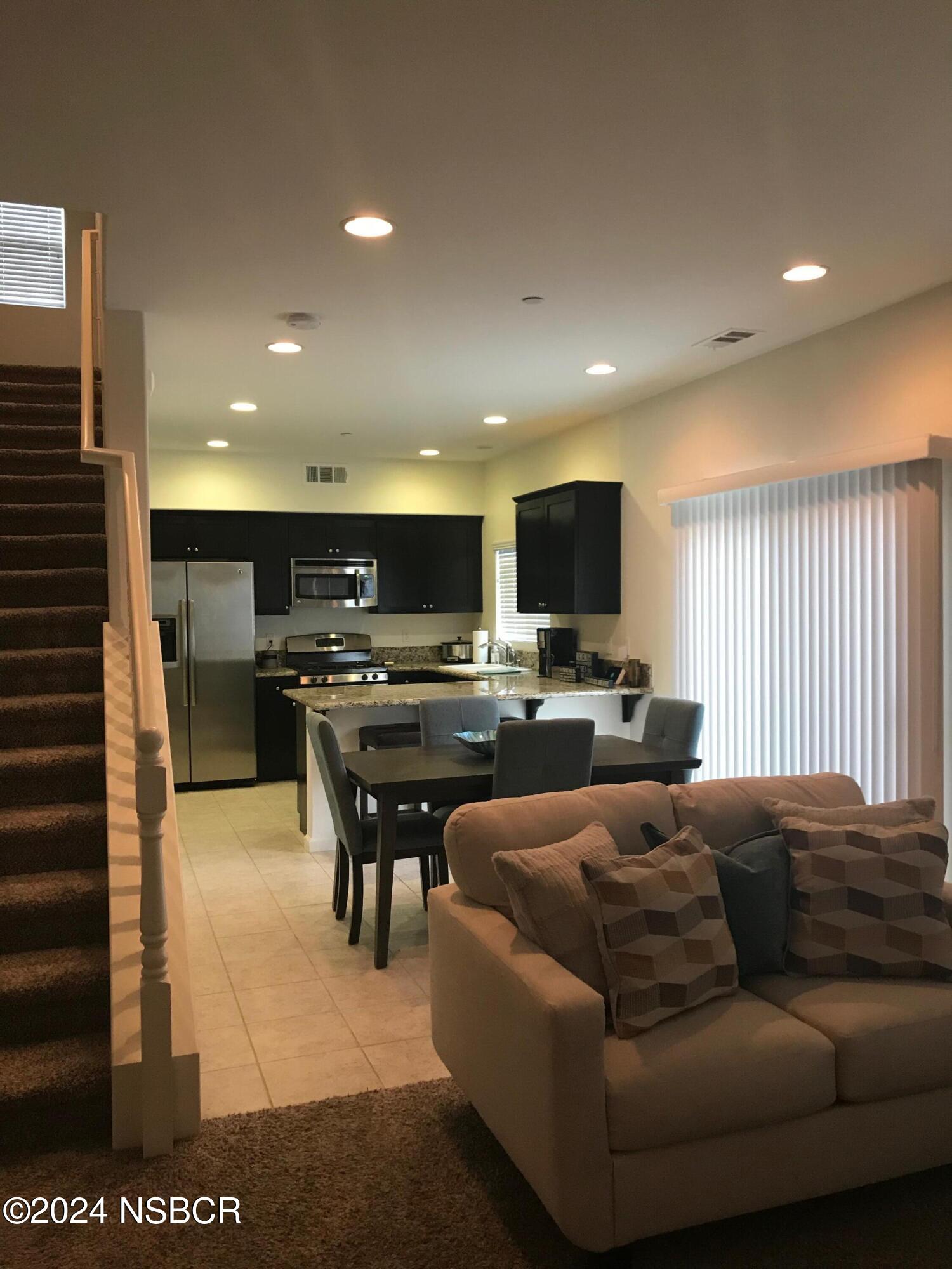 2074 Green Ridge Circle Lompoc, CA 93436 - Photo 5 of 10 Dining