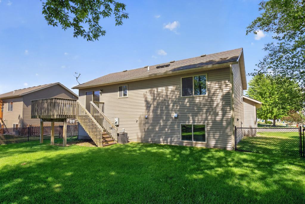 3909 46 Avenue Northwest Rochester, MN 55901 - Photo 5 of 36