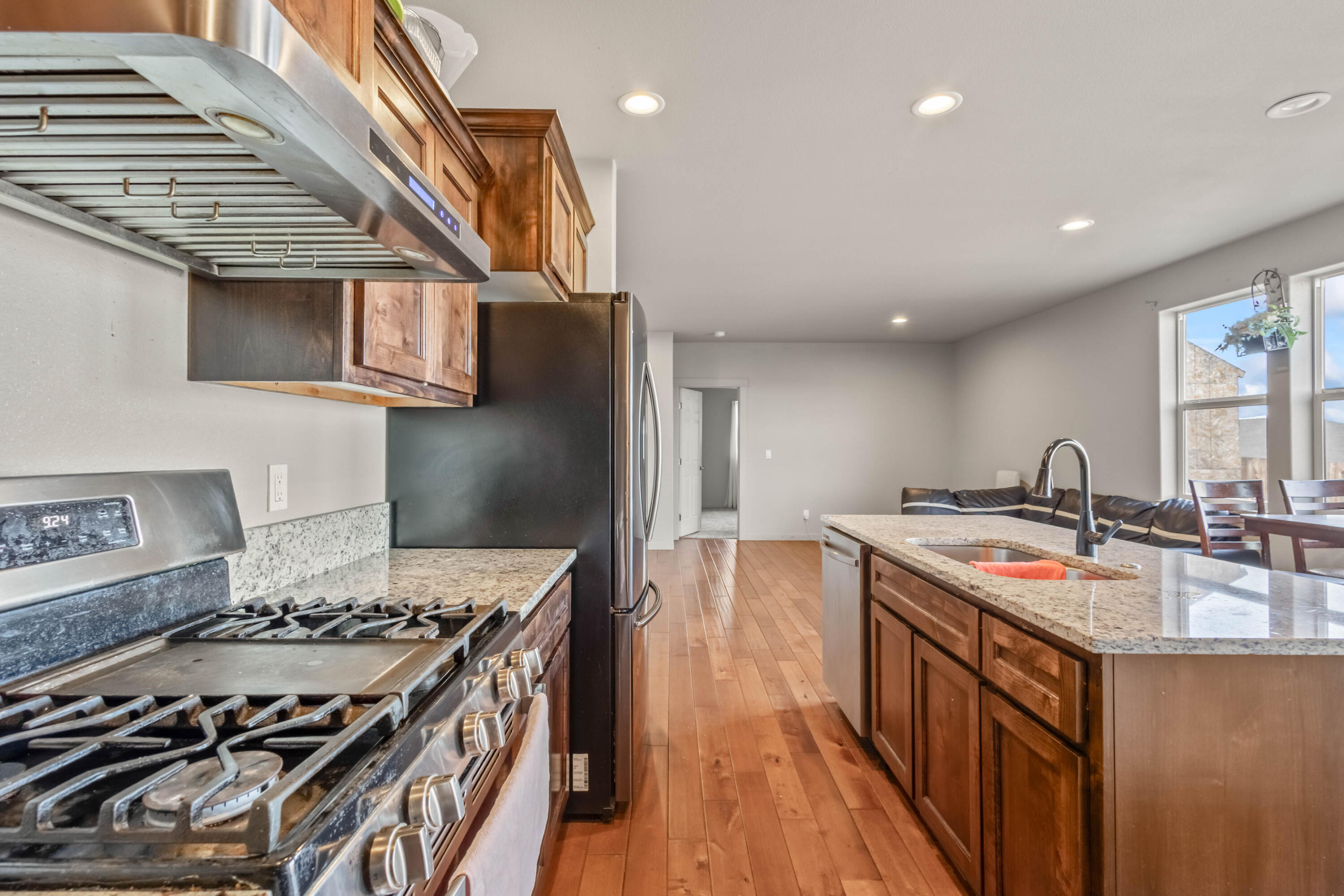 539 Leisek Way Madras, OR 97741 - Photo 8 of 35 a kitchen with a stove and a sink