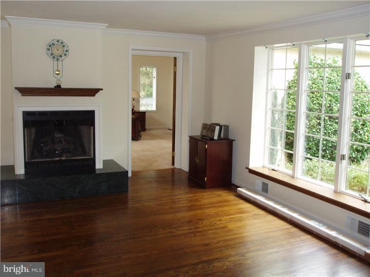 214 Country Road Berwyn, PA 19312 - Photo 11 of 23 Living Room