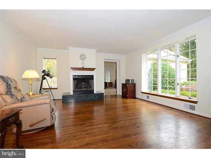 214 Country Road Berwyn, PA 19312 - Photo 9 of 23 Living Room