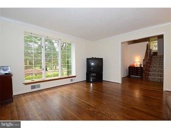 214 Country Road Berwyn, PA 19312 - Photo 10 of 23 Living Room