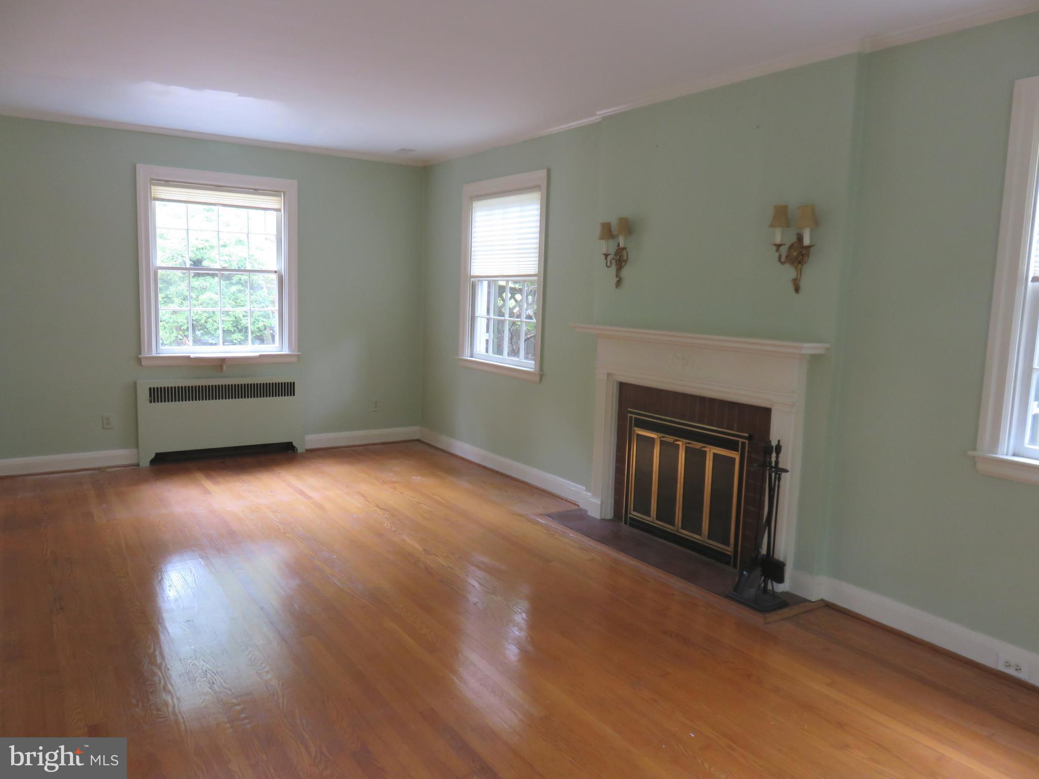 1302 Roundhill Road Baltimore, MD 21218 - Photo 5 of 28 HARDWOOD FLOORS THROUGHOUT