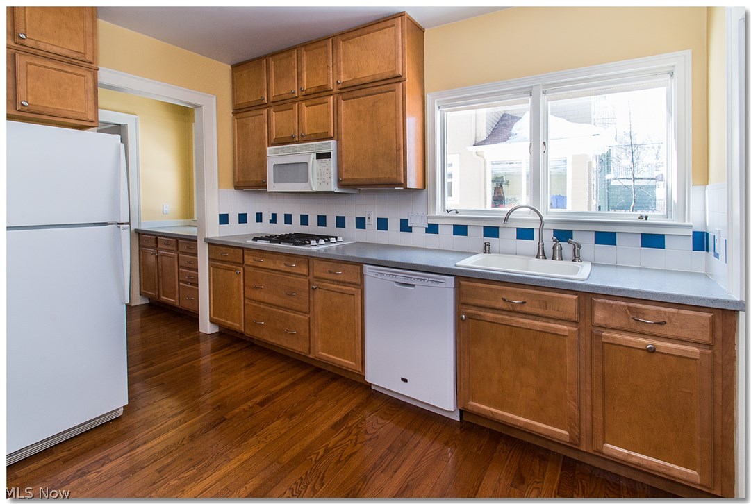 2813 Coleridge Road Cleveland, OH 44118 - Photo 10 of 25
