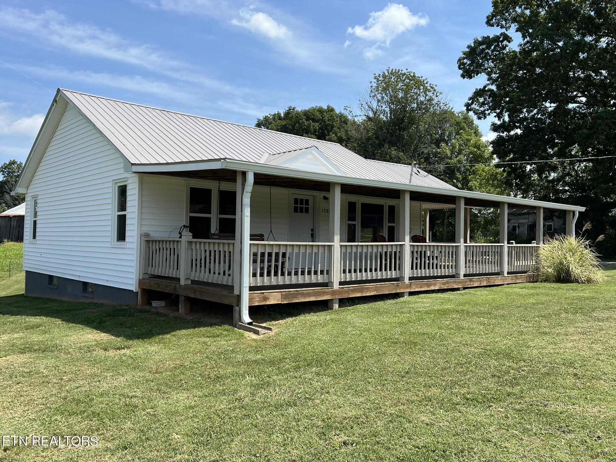 1735 Jones Chapel Road Byrdstown, TN 38549 - Photo 4 of 23 IMG_0448