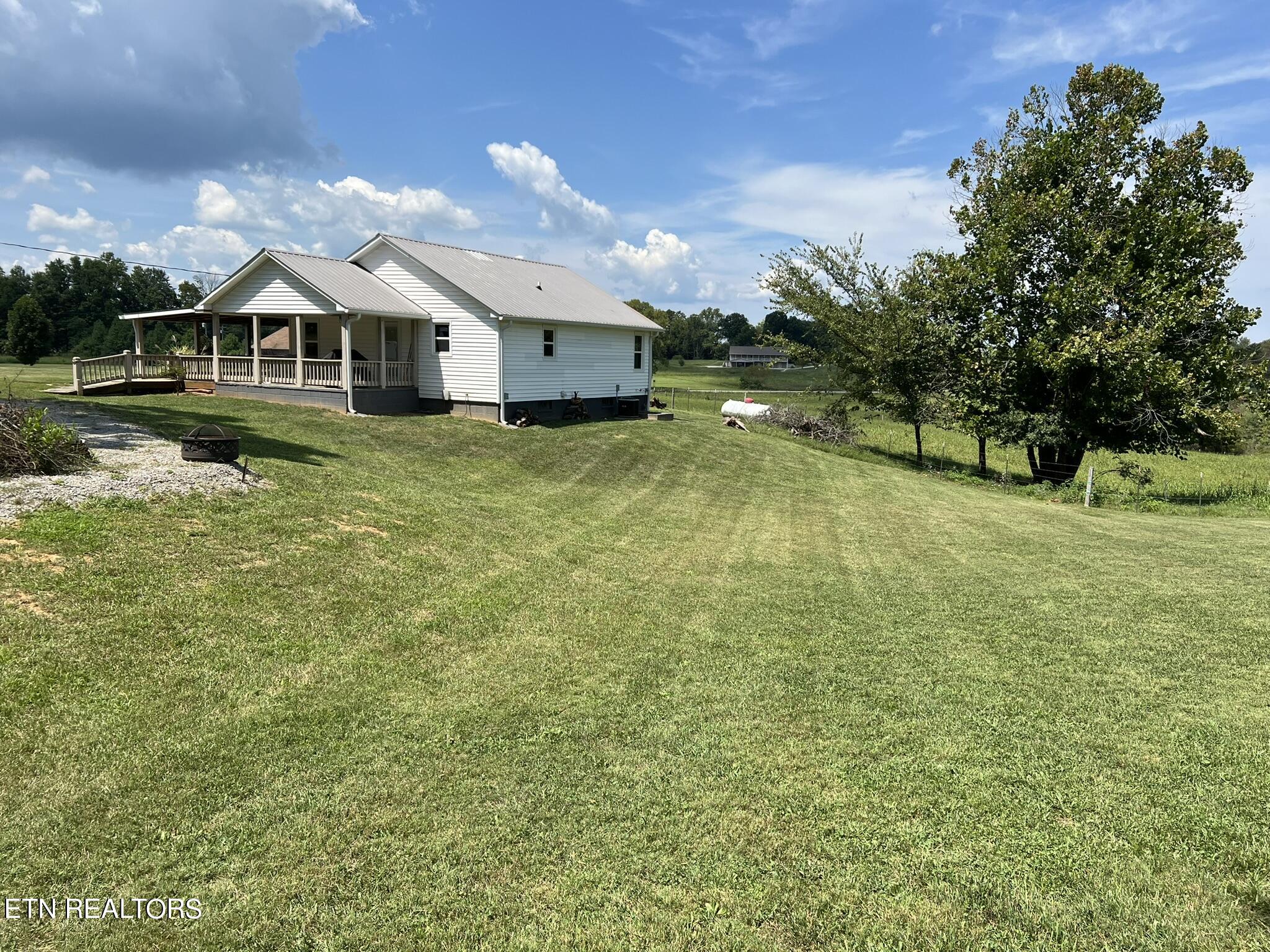 1735 Jones Chapel Road Byrdstown, TN 38549 - Photo 8 of 23 IMG_0453