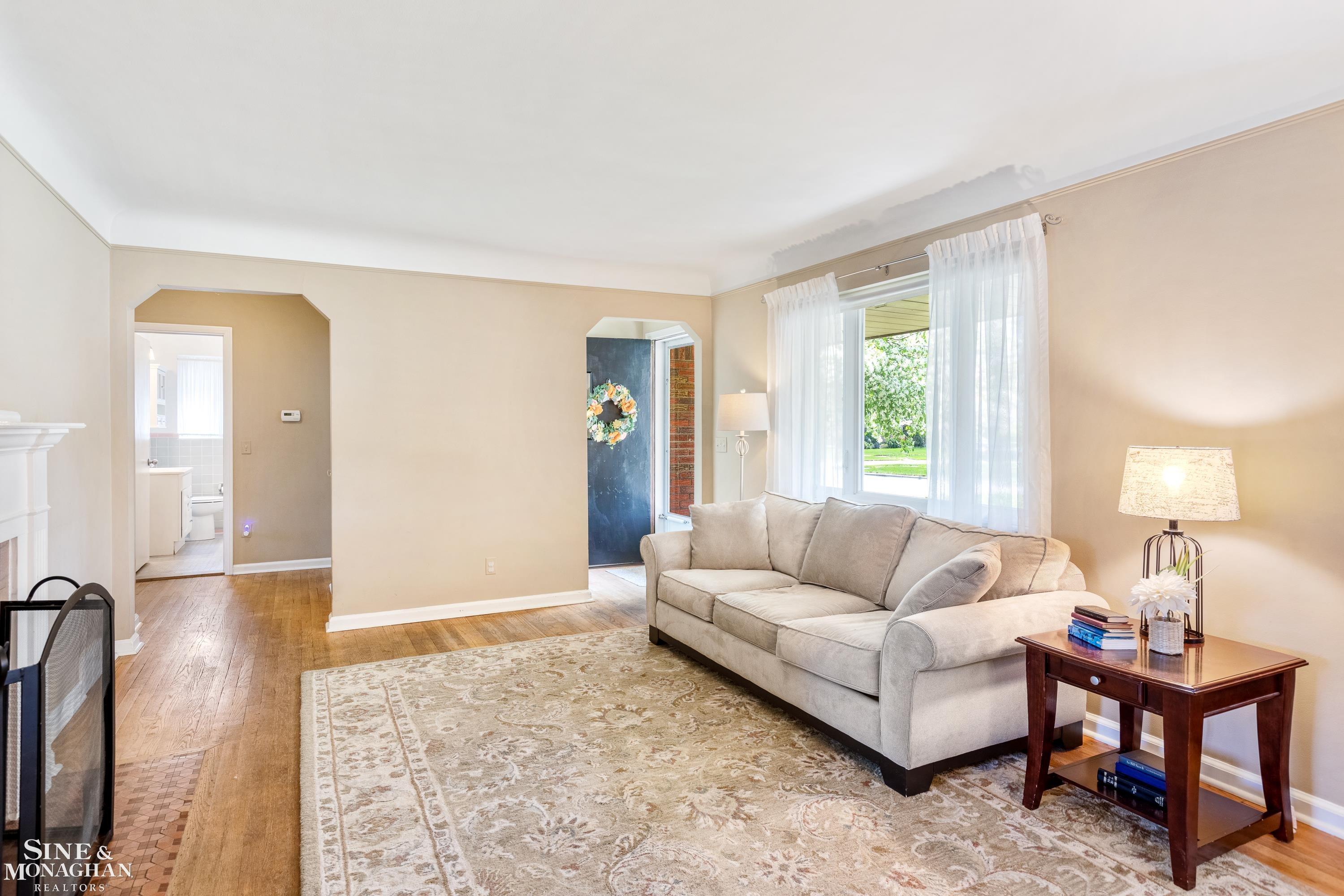 1572 Cook Road Grosse Pointe, MI 48236 - Photo 7 of 29 Living Room