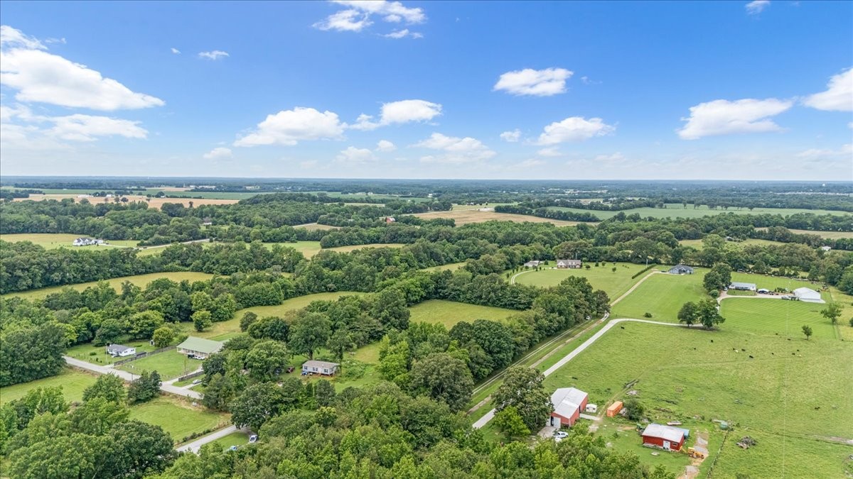 379 Hooper Road Winchester, TN 37398 - Photo 40 of 52 a view of a city