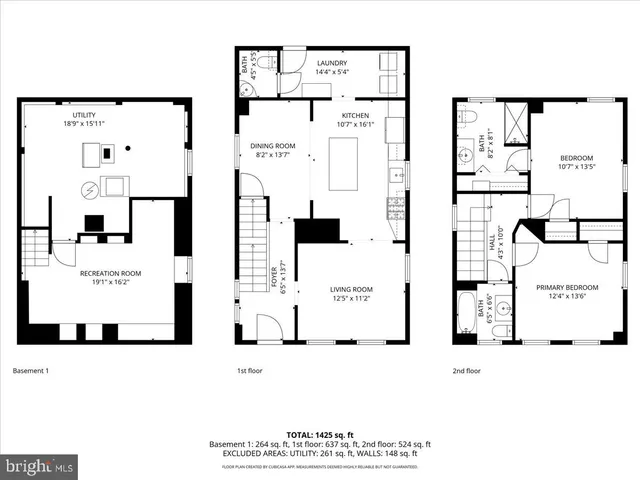 a black and white photo of a living room