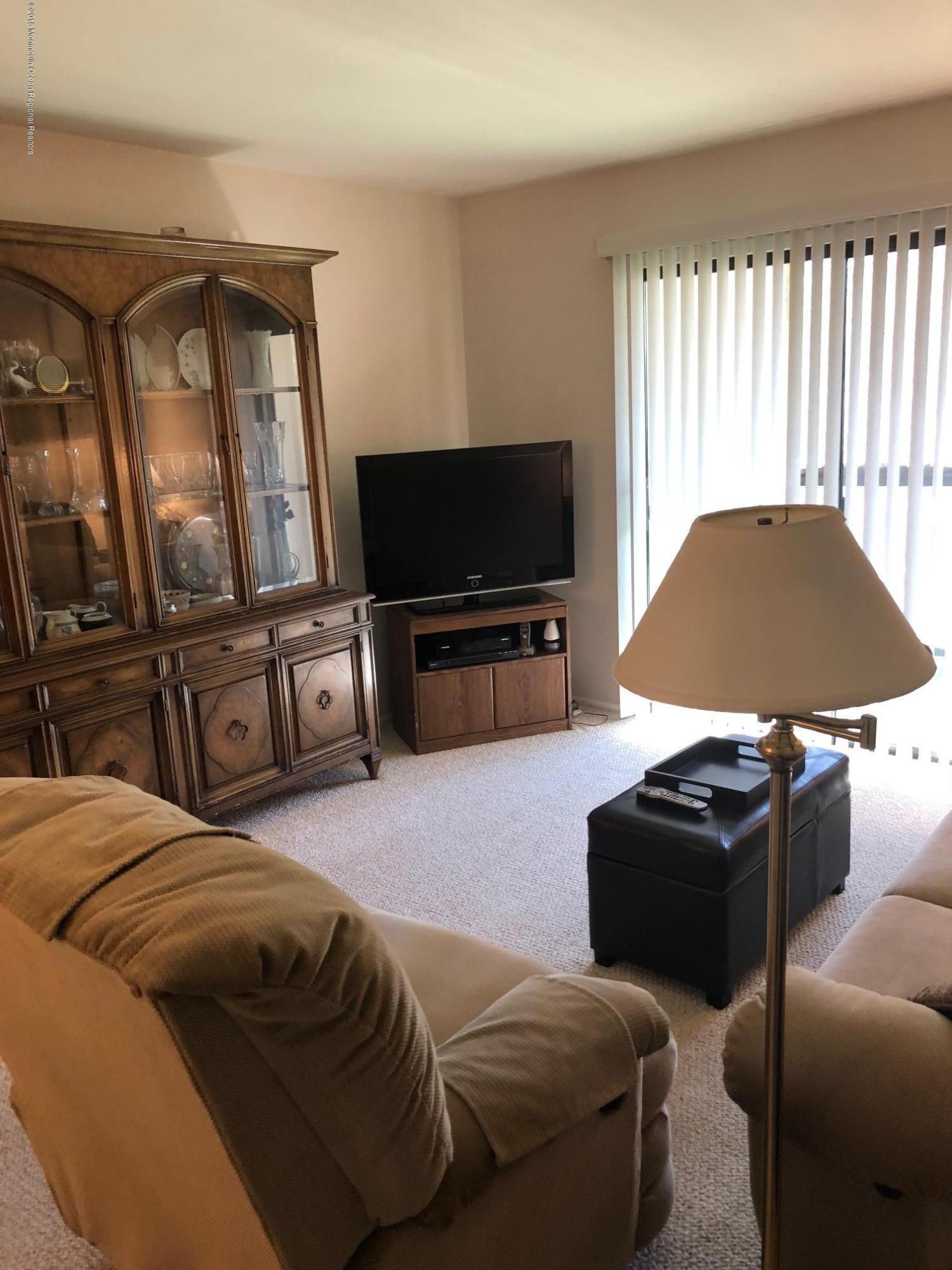 89 Arrowood Road, Unit H Manalapan, NJ 07726 - Photo 5 of 18 IMG_3939