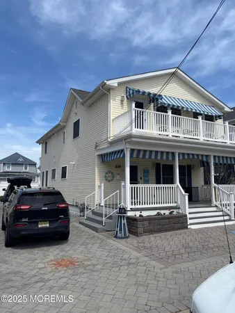 a car parked in front of white house