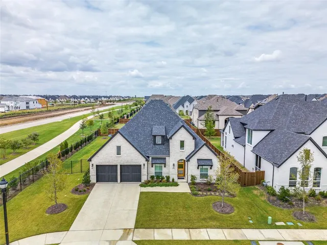 a view of house with garden