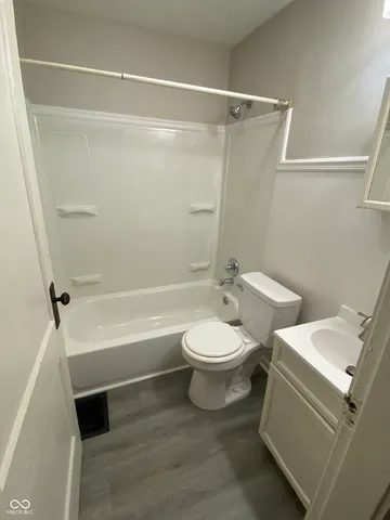 $745 | 1221 North Oxford Street, Indianapolis, IN 46201