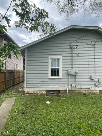 $745 | 1221 North Oxford Street, Indianapolis, IN 46201