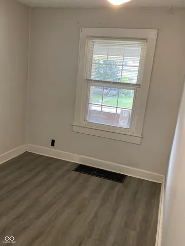 $745 | 1221 North Oxford Street, Indianapolis, IN 46201