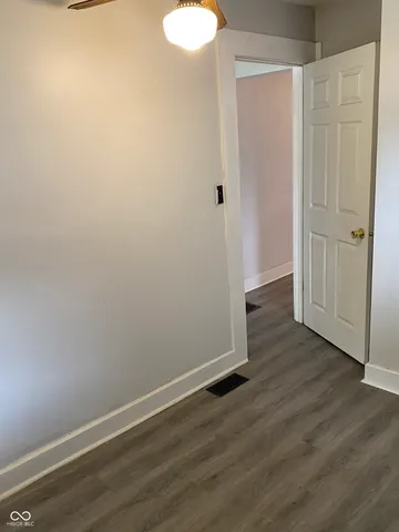 $745 | 1221 North Oxford Street, Indianapolis, IN 46201