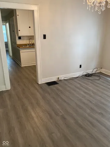 $745 | 1221 North Oxford Street, Indianapolis, IN 46201