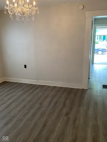 $745 | 1221 North Oxford Street, Indianapolis, IN 46201