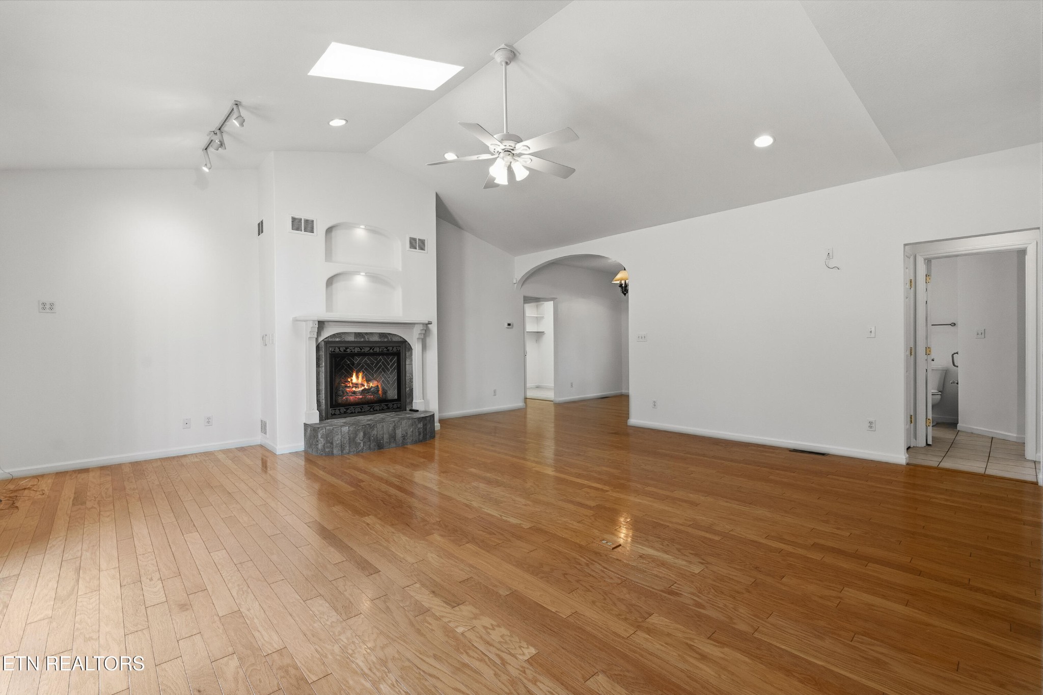 204 David Road Clinton, TN 37716 - Photo 8 of 38 Gallery Image 8