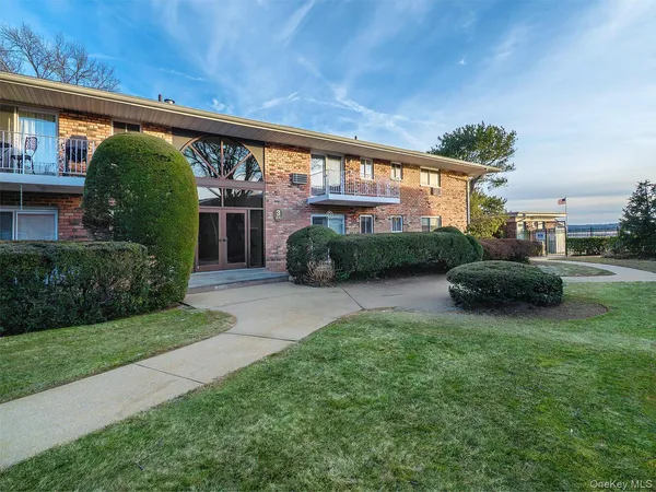 $599,000 | 1 Toms Point Lane, Unit 6I, Port Washington, NY 11050