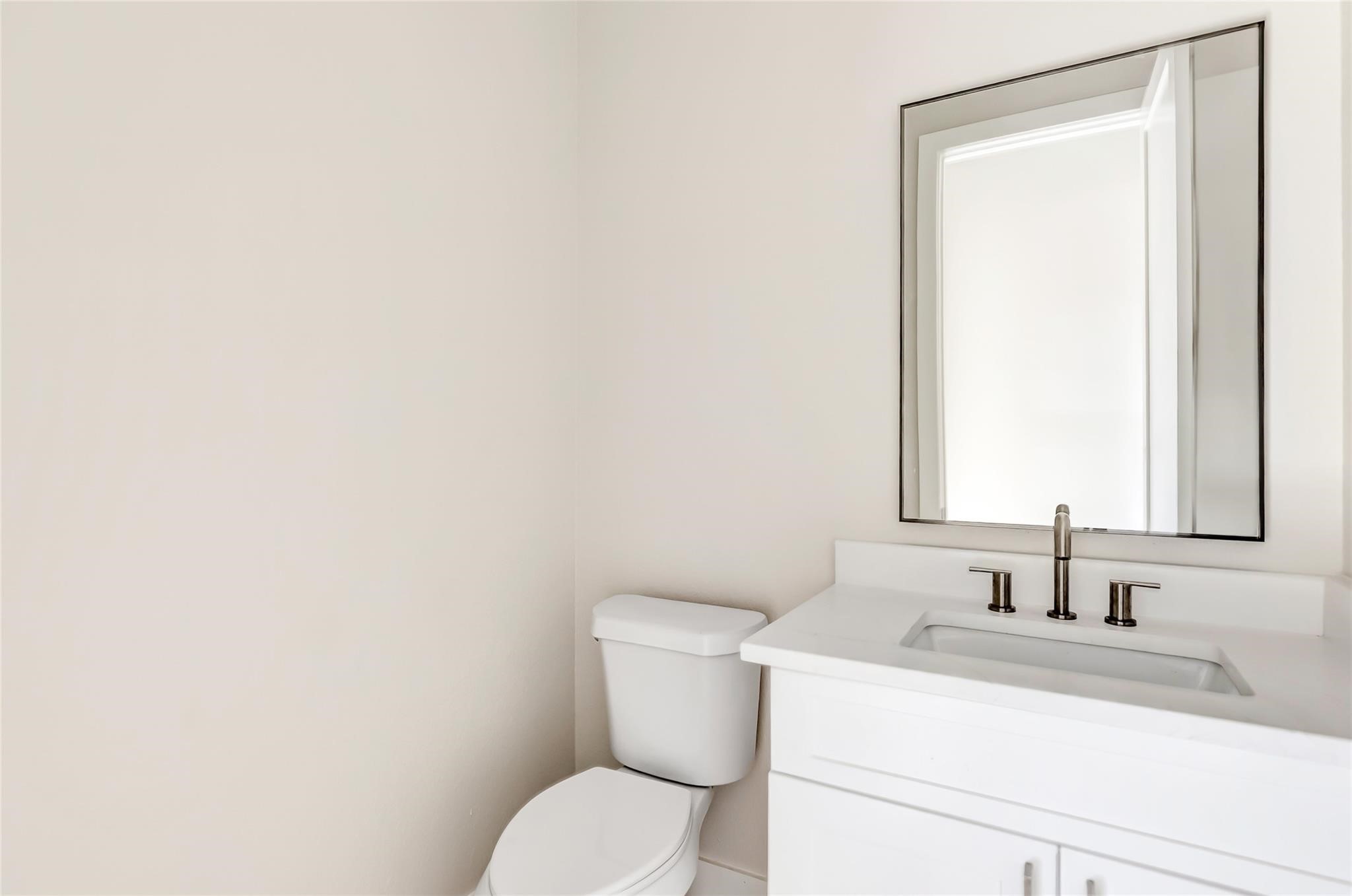 101 Fairway View Court Montgomery, TX 77356 - Photo 14 of 32 Powder room