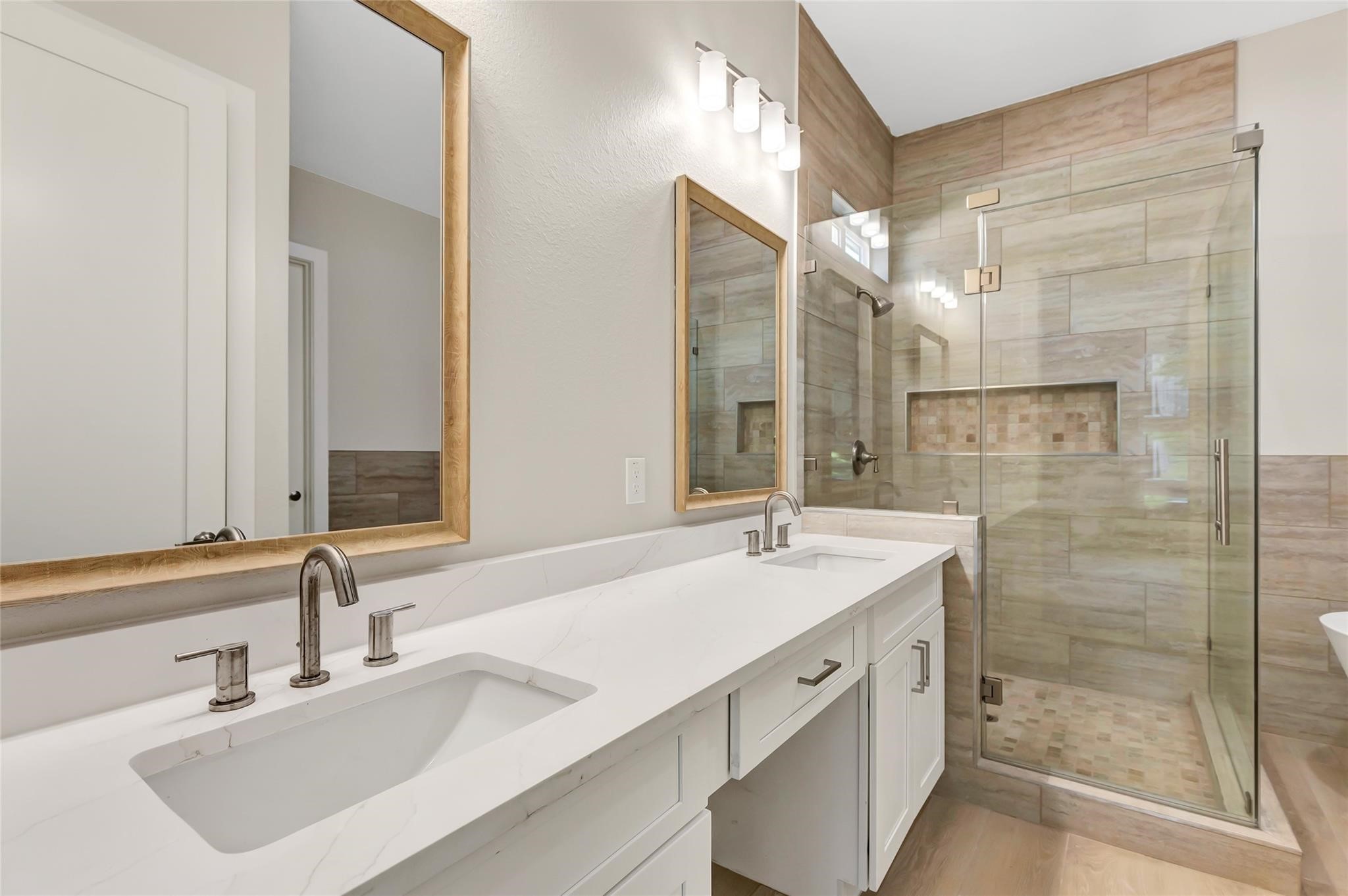 101 Fairway View Court Montgomery, TX 77356 - Photo 29 of 32 Primary bath