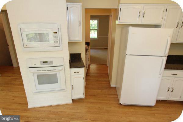 10739 Midsummer Drive Reston, VA 20191 - Photo 2 of 30 Kitchen