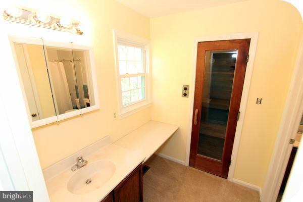 10739 Midsummer Drive Reston, VA 20191 - Photo 3 of 30 Bath (Master)